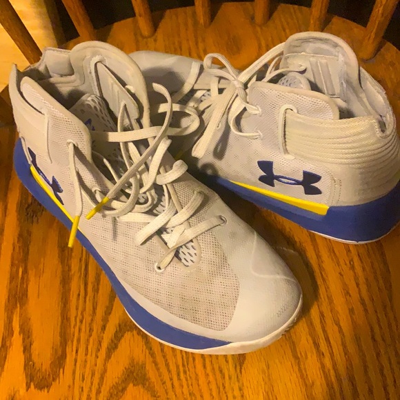 Under Armour Other - I’m selling a size 7 under armor set of shoes